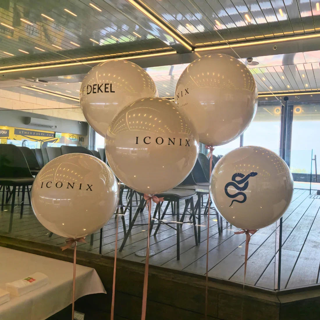 בלון זכוכית עם כיתוב ובלון פנימי בצבעים | בלוניטי